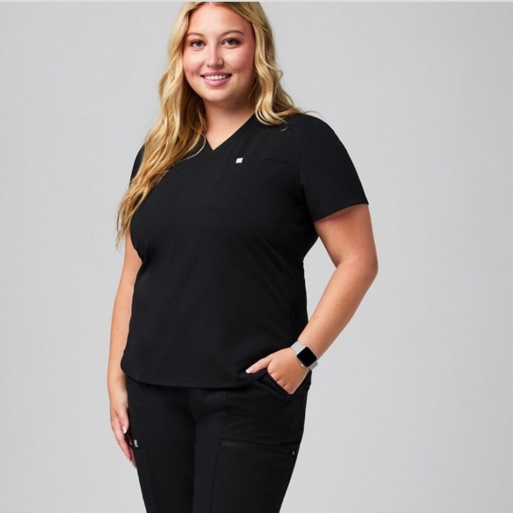 NWT Fabletics Vital Flex Scrub Top Black 1X G37